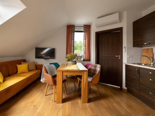 Apartamenty U Harrego I Przy Stawie Spa Z Klimatyzacja, Balia, Sauna, Ogrodem I Parkingiem クドヴァ・ズドゥルイ エクステリア 写真